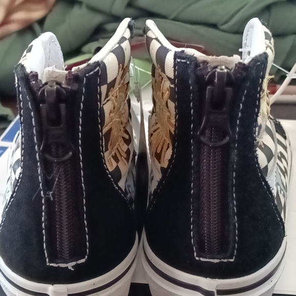 #40❤️ NWT Vans X Skateistan SK8 Hi Girls Skate Shoes - Picture 6 of 10